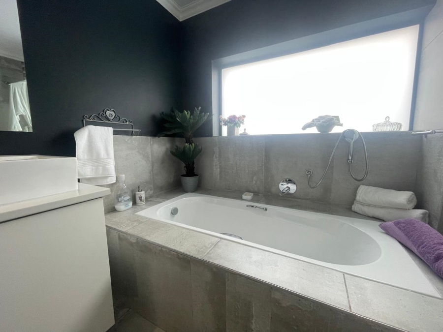 3 Bedroom Property for Sale in Monte Christo Western Cape